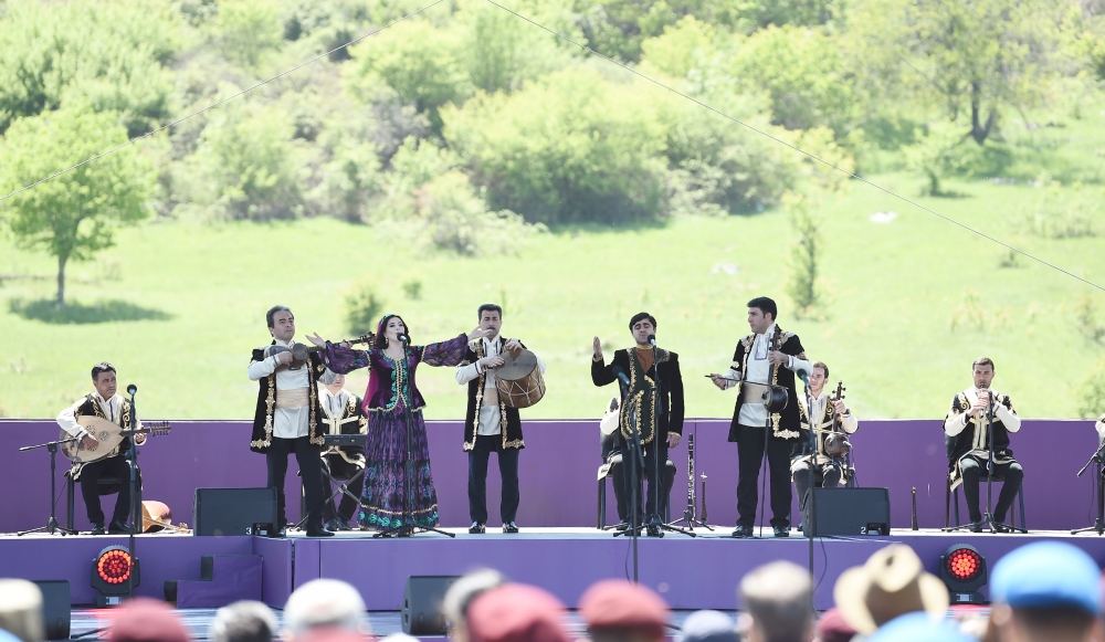 Azerbaijani president, first lady attend opening of “Kharibulbul” festival in Shusha (PHOTO)