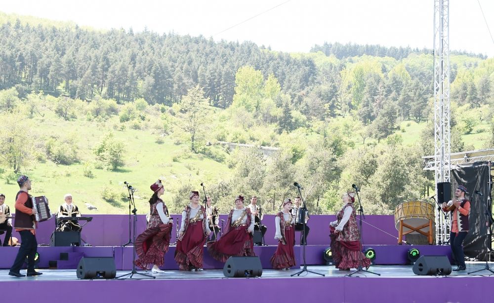 Azerbaijani president, first lady attend opening of “Kharibulbul” festival in Shusha (PHOTO)