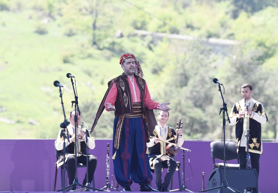 Azerbaijani president, first lady attend opening of “Kharibulbul” festival in Shusha (PHOTO)