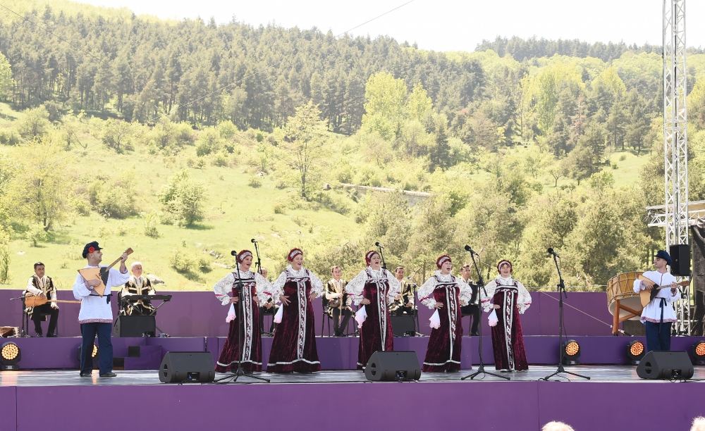 Azerbaijani president, first lady attend opening of “Kharibulbul” festival in Shusha (PHOTO)