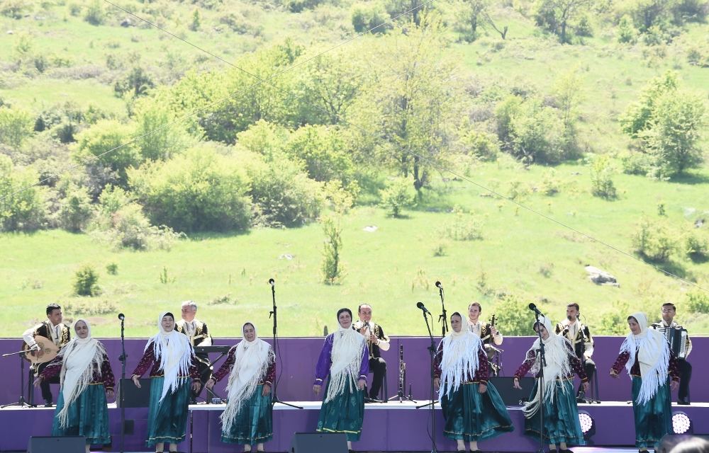 Azerbaijani president, first lady attend opening of “Kharibulbul” festival in Shusha (PHOTO)