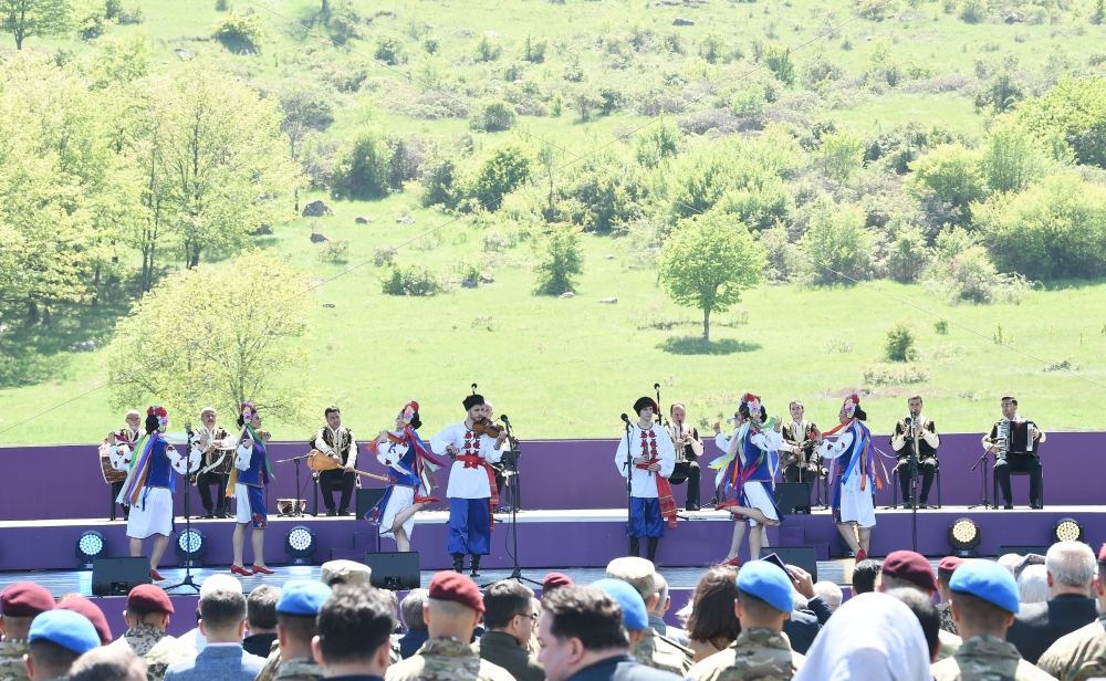 Azerbaijani president, first lady attend opening of “Kharibulbul” festival in Shusha (PHOTO)