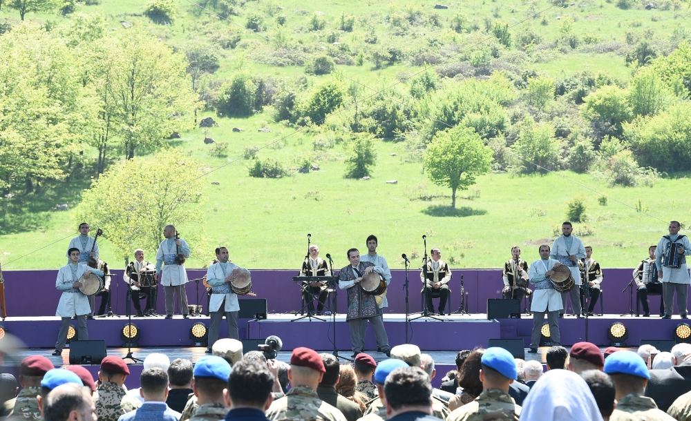 Azerbaijani president, first lady attend opening of “Kharibulbul” festival in Shusha (PHOTO)