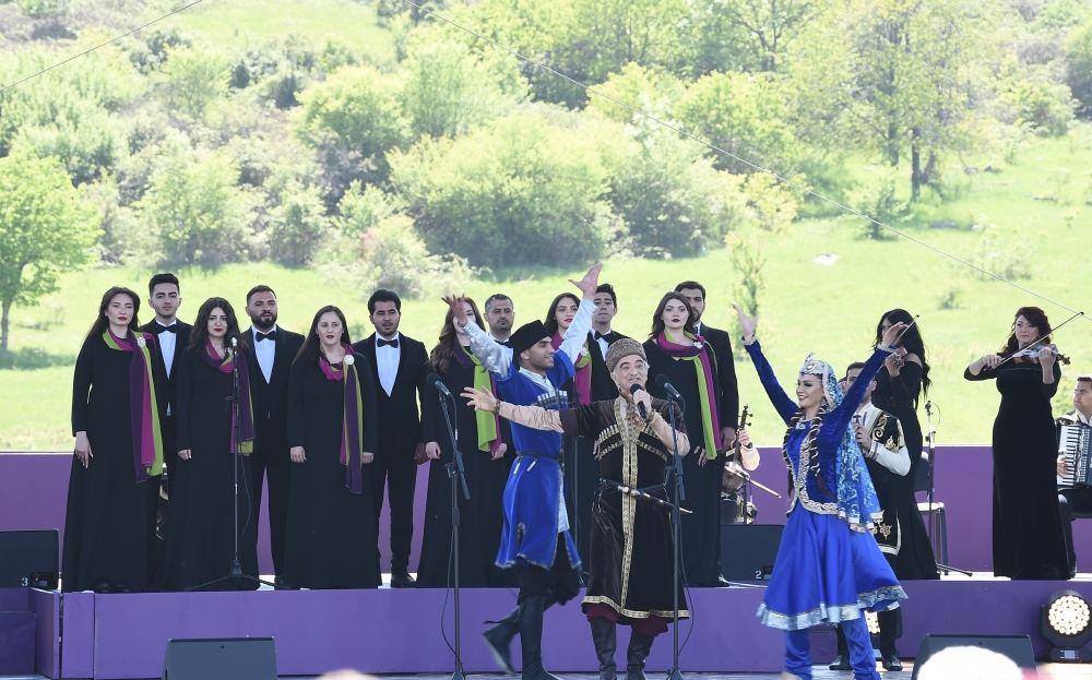 Azerbaijani president, first lady attend opening of “Kharibulbul” festival in Shusha (PHOTO)