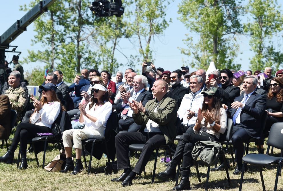 Azerbaijani president, first lady attend opening of “Kharibulbul” festival in Shusha (PHOTO)