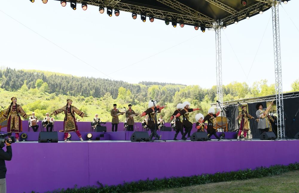 Azerbaijani president, first lady attend opening of “Kharibulbul” festival in Shusha (PHOTO)