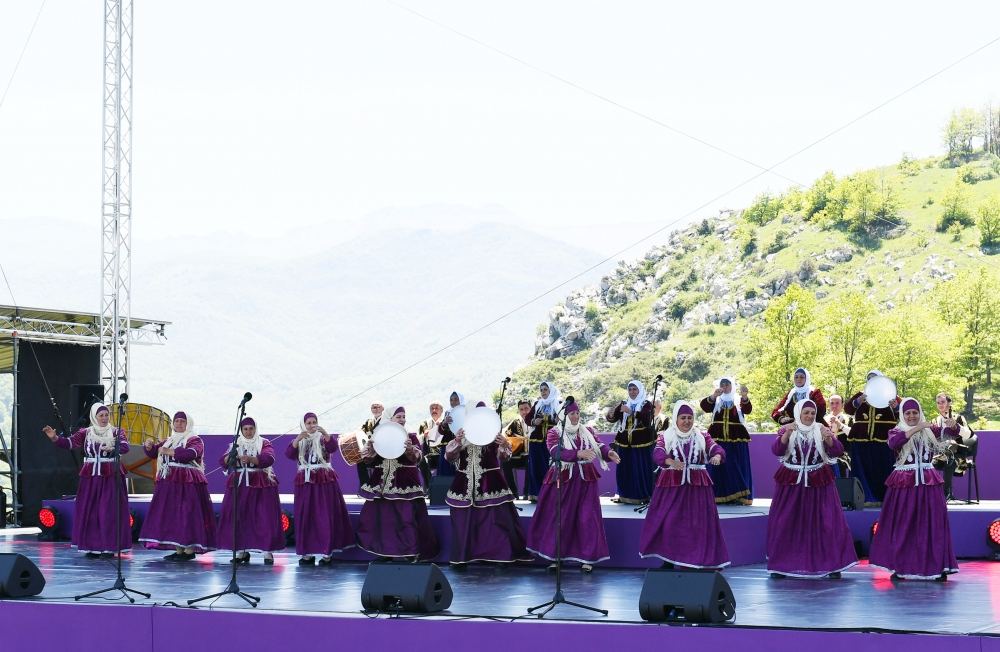 Azerbaijani president, first lady attend opening of “Kharibulbul” festival in Shusha (PHOTO)
