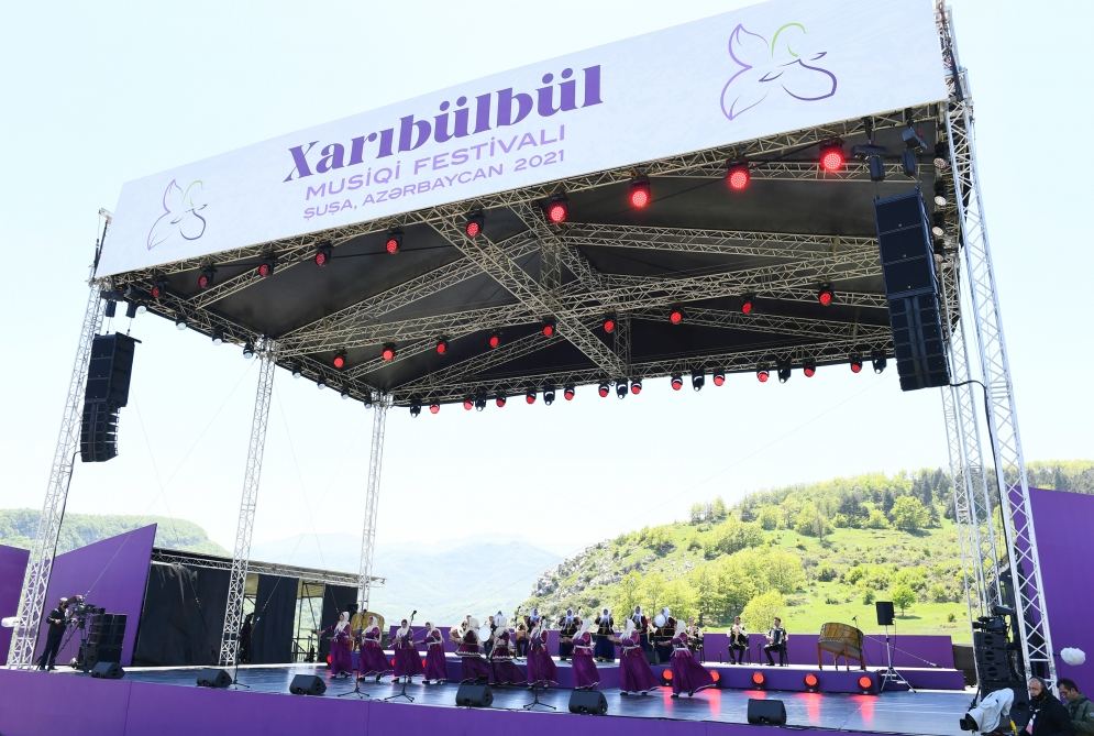 Azerbaijani president, first lady attend opening of “Kharibulbul” festival in Shusha (PHOTO)