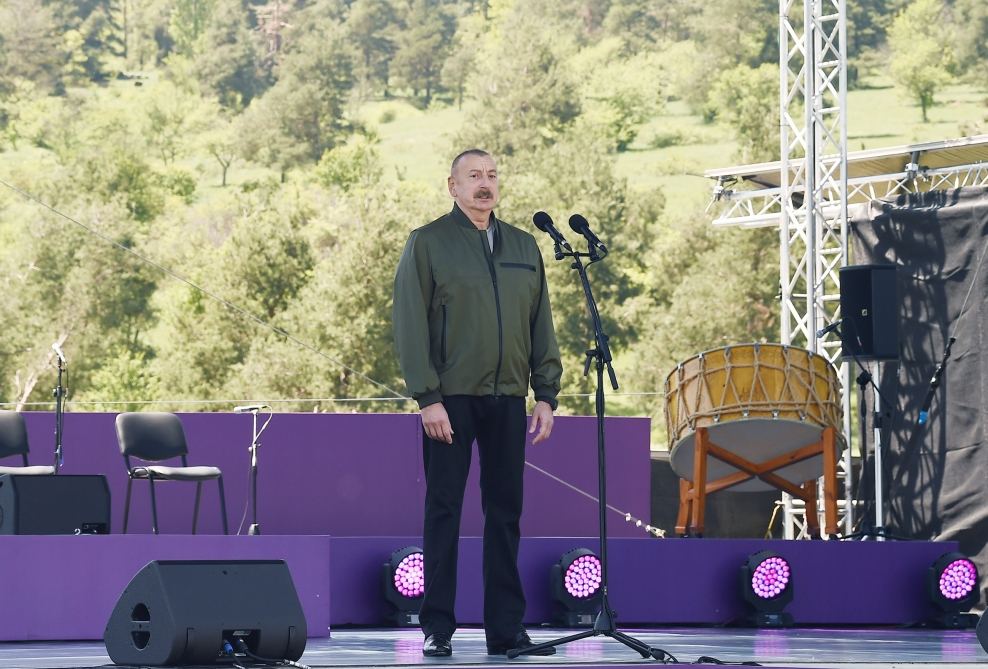 Azerbaijani president, first lady attend opening of “Kharibulbul” festival in Shusha (PHOTO)