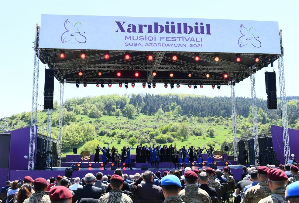 Azerbaijani president, first lady attend opening of “Kharibulbul” festival in Shusha (PHOTO)