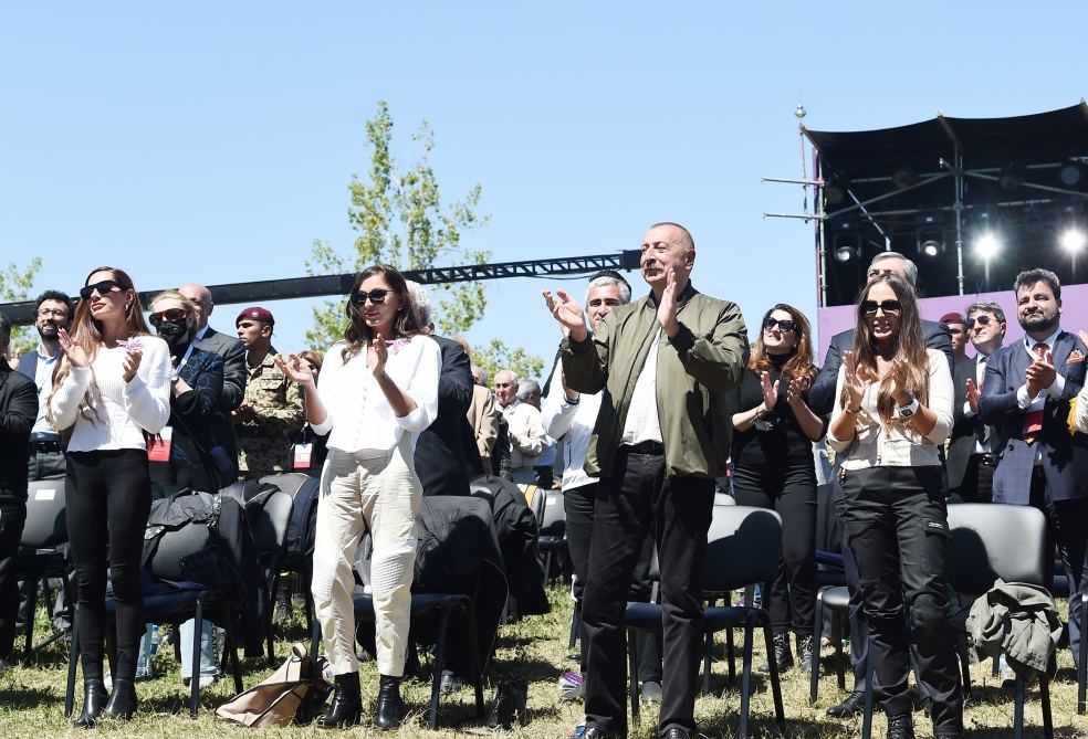 Azerbaijani president, first lady attend opening of “Kharibulbul” festival in Shusha (PHOTO)