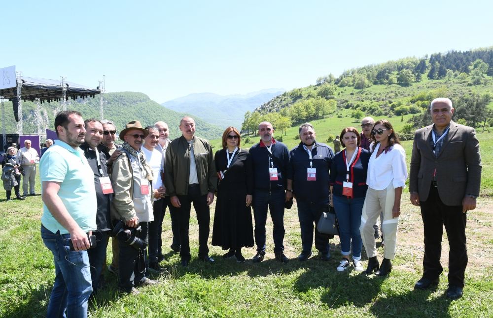 Azerbaijani president, first lady attend opening of “Kharibulbul” festival in Shusha (PHOTO)