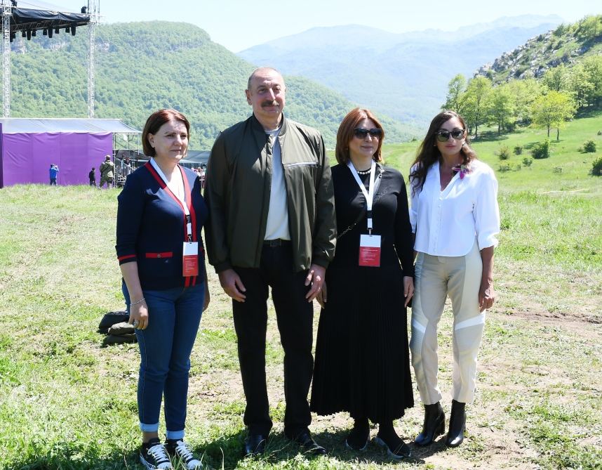Azerbaijani president, first lady attend opening of “Kharibulbul” festival in Shusha (PHOTO)