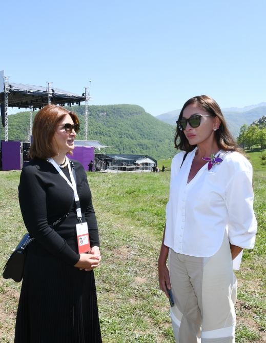 Azerbaijani president, first lady attend opening of “Kharibulbul” festival in Shusha (PHOTO)