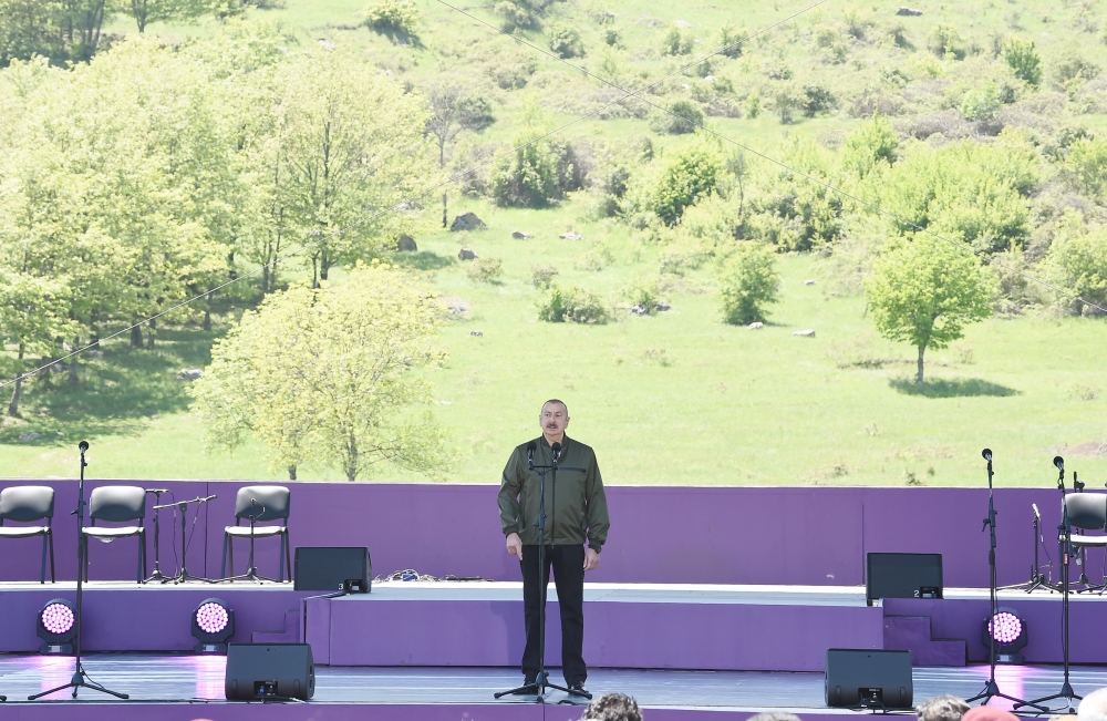 Azerbaijani president, first lady attend opening of “Kharibulbul” festival in Shusha (PHOTO)