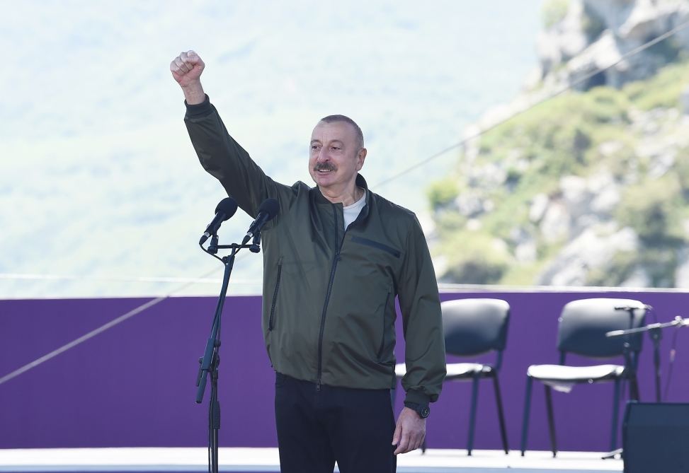 Azerbaijani president, first lady attend opening of “Kharibulbul” festival in Shusha (PHOTO)
