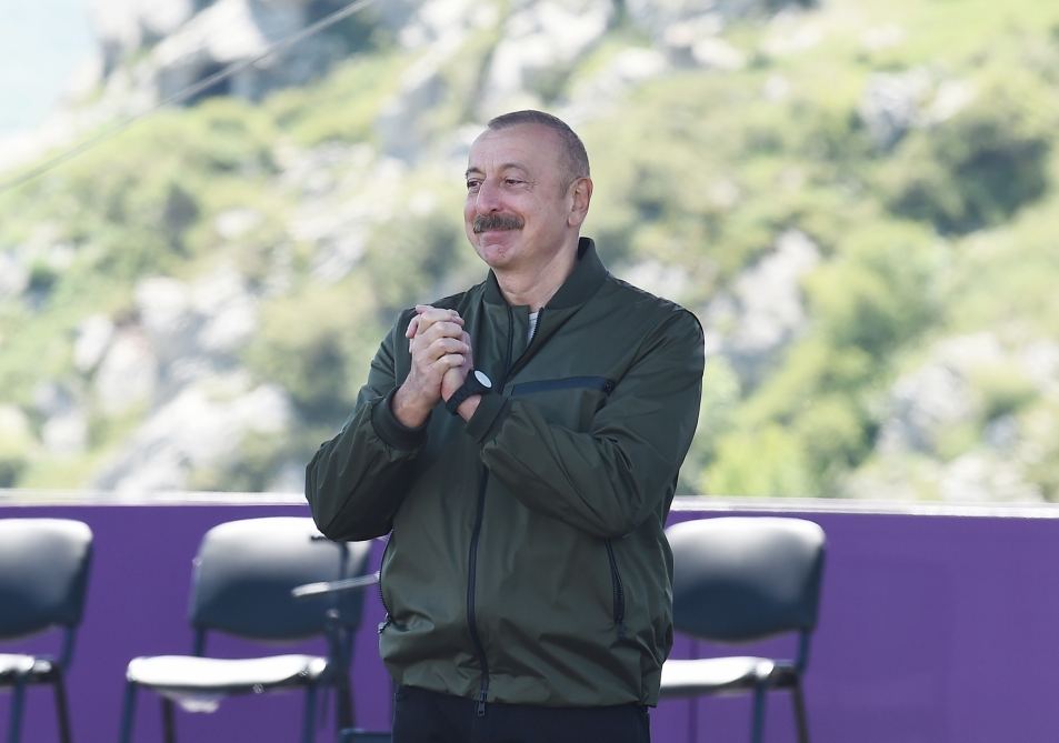Azerbaijani president, first lady attend opening of “Kharibulbul” festival in Shusha (PHOTO)