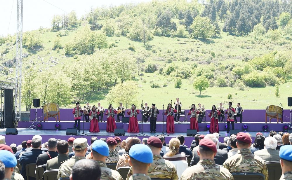 Azerbaijani president, first lady attend opening of “Kharibulbul” festival in Shusha (PHOTO)