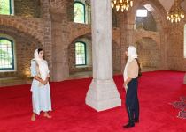 Azerbaijani president visits Yukhari Govharagha mosque in Shusha (PHOTO)