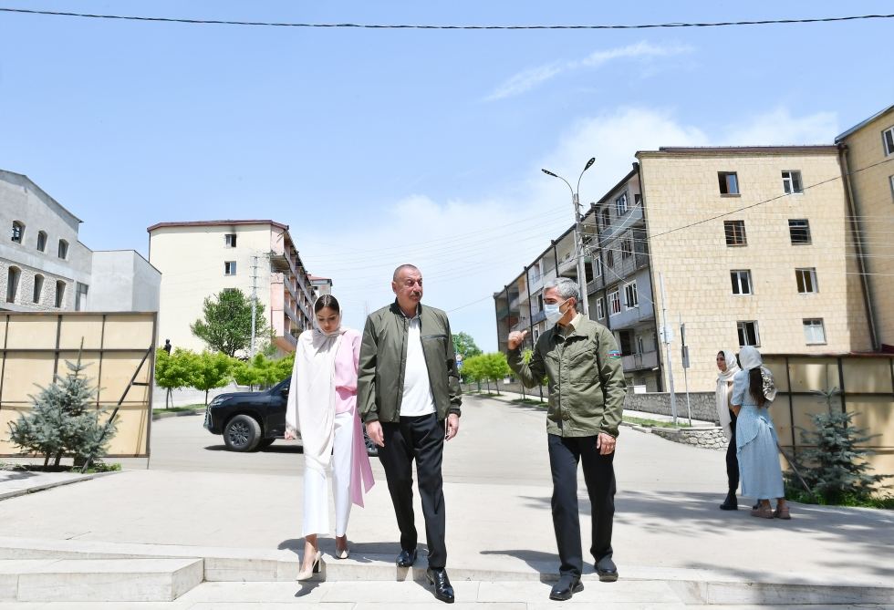 Azerbaijani president visits Yukhari Govharagha mosque in Shusha (PHOTO)