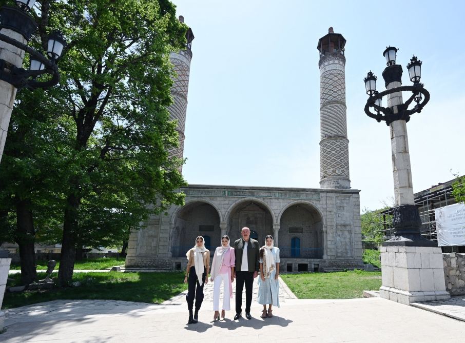 Azerbaijani president visits Yukhari Govharagha mosque in Shusha (PHOTO)
