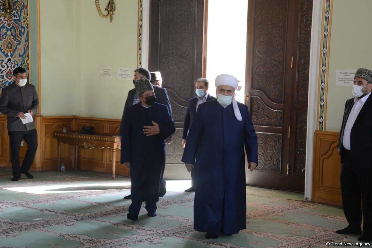 Festive prayer performed at Teze Pir mosque in Azerbaijan’s Baku (PHOTO)