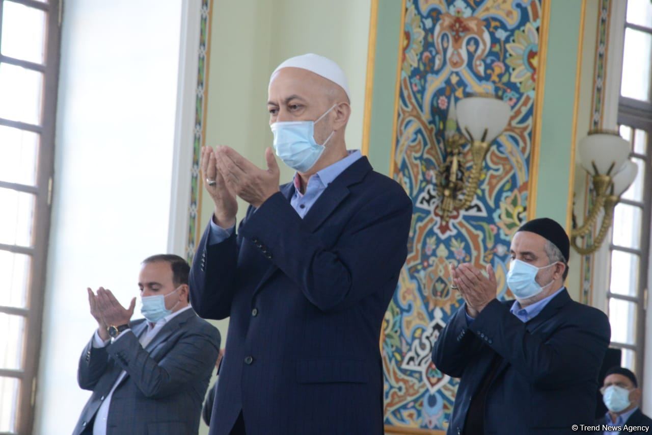 Festive prayer performed at Teze Pir mosque in Azerbaijan’s Baku (PHOTO)