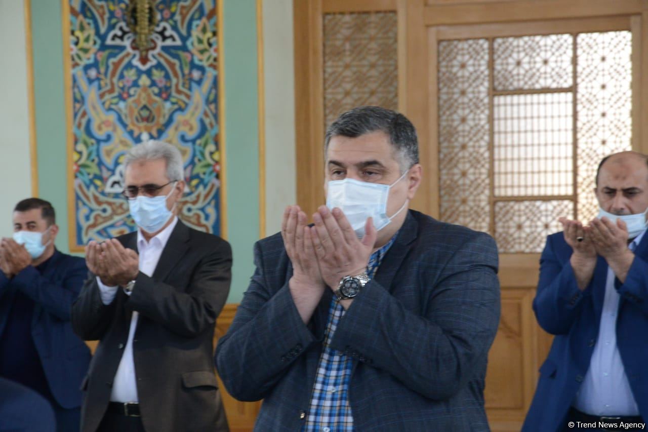 Festive prayer performed at Teze Pir mosque in Azerbaijan’s Baku (PHOTO)