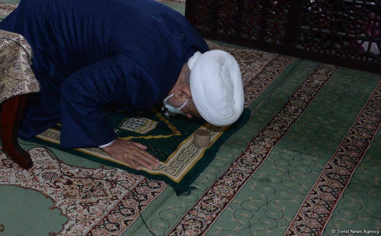 Festive prayer performed at Teze Pir mosque in Azerbaijan’s Baku (PHOTO)