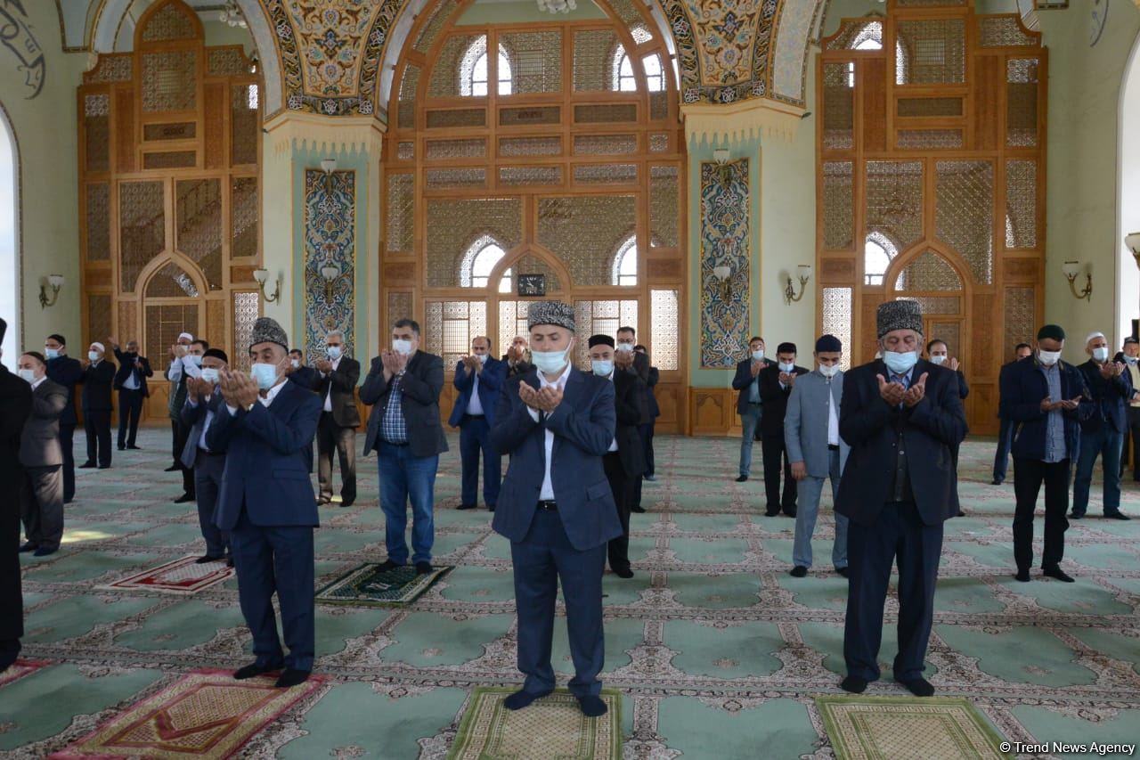 Festive prayer performed at Teze Pir mosque in Azerbaijan’s Baku (PHOTO)