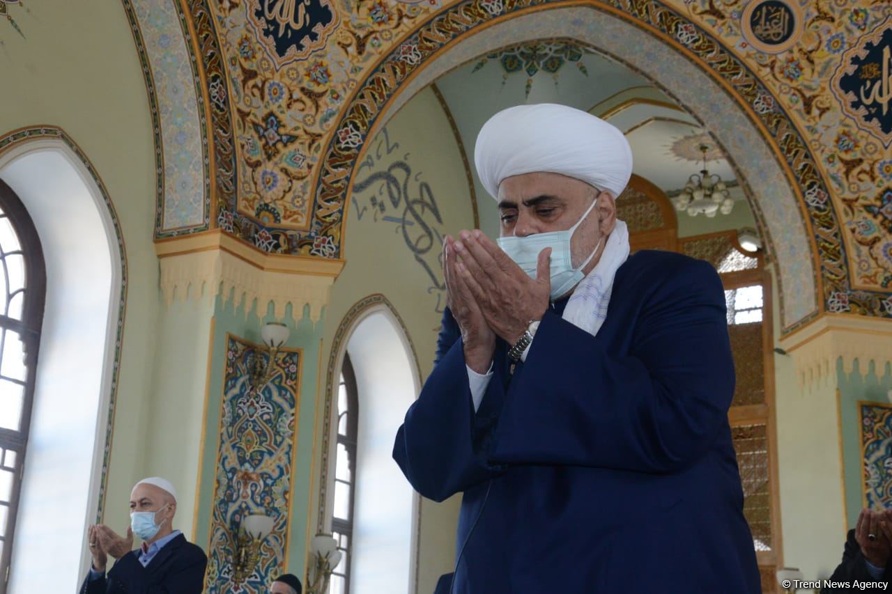 Festive prayer performed at Teze Pir mosque in Azerbaijan’s Baku (PHOTO)