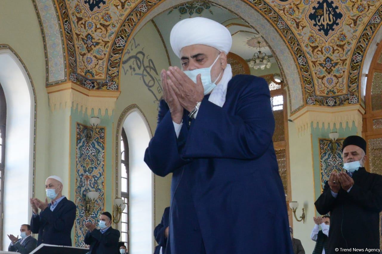 Festive prayer performed at Teze Pir mosque in Azerbaijan’s Baku (PHOTO)