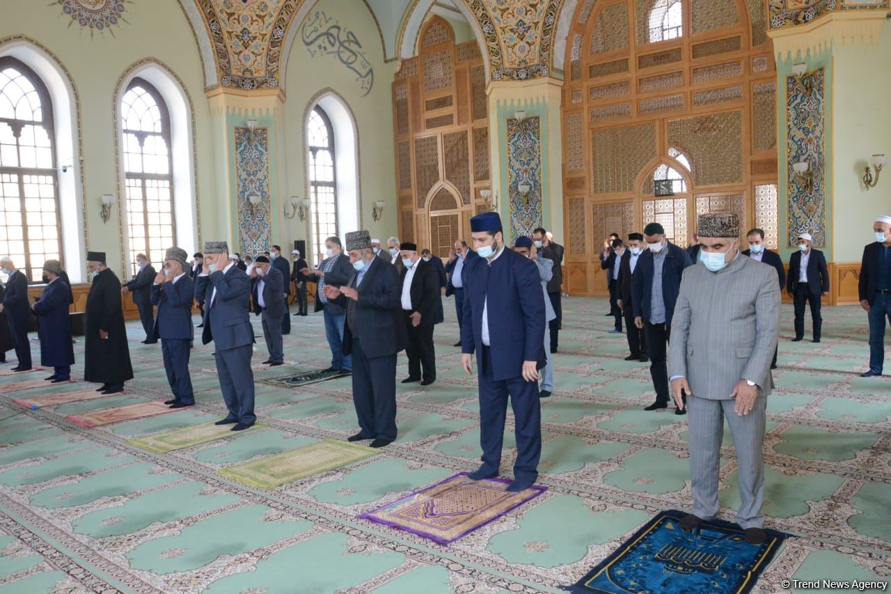 Festive prayer performed at Teze Pir mosque in Azerbaijan’s Baku (PHOTO)