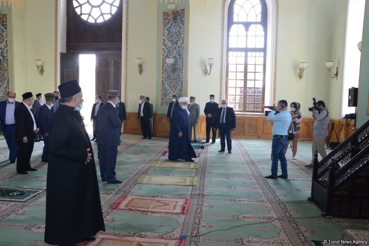 Festive prayer performed at Teze Pir mosque in Azerbaijan’s Baku (PHOTO)