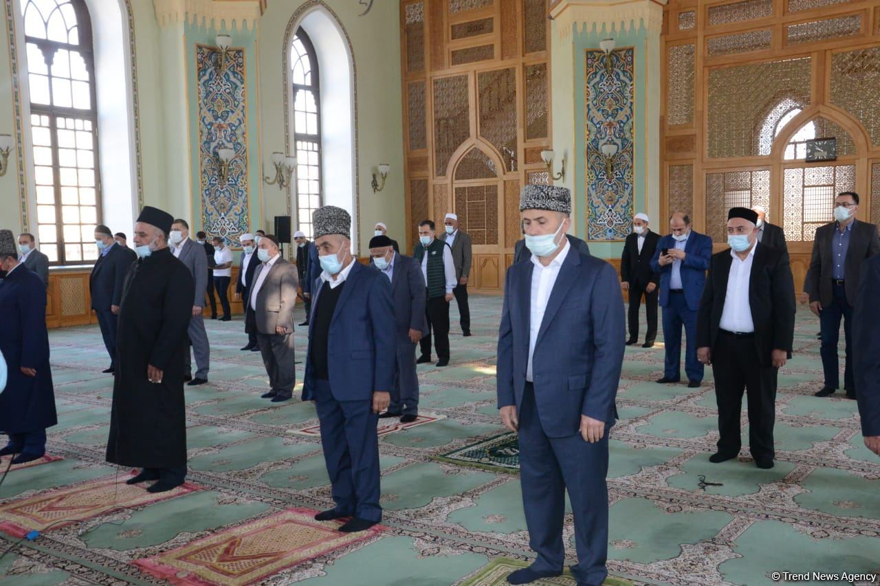 Festive prayer performed at Teze Pir mosque in Azerbaijan’s Baku (PHOTO)