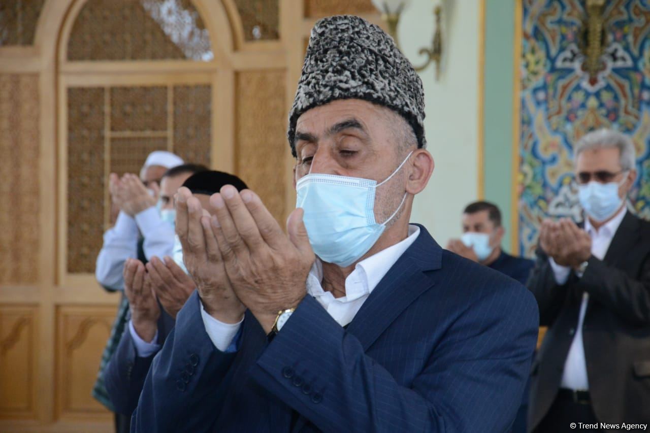 Festive prayer performed at Teze Pir mosque in Azerbaijan’s Baku (PHOTO)