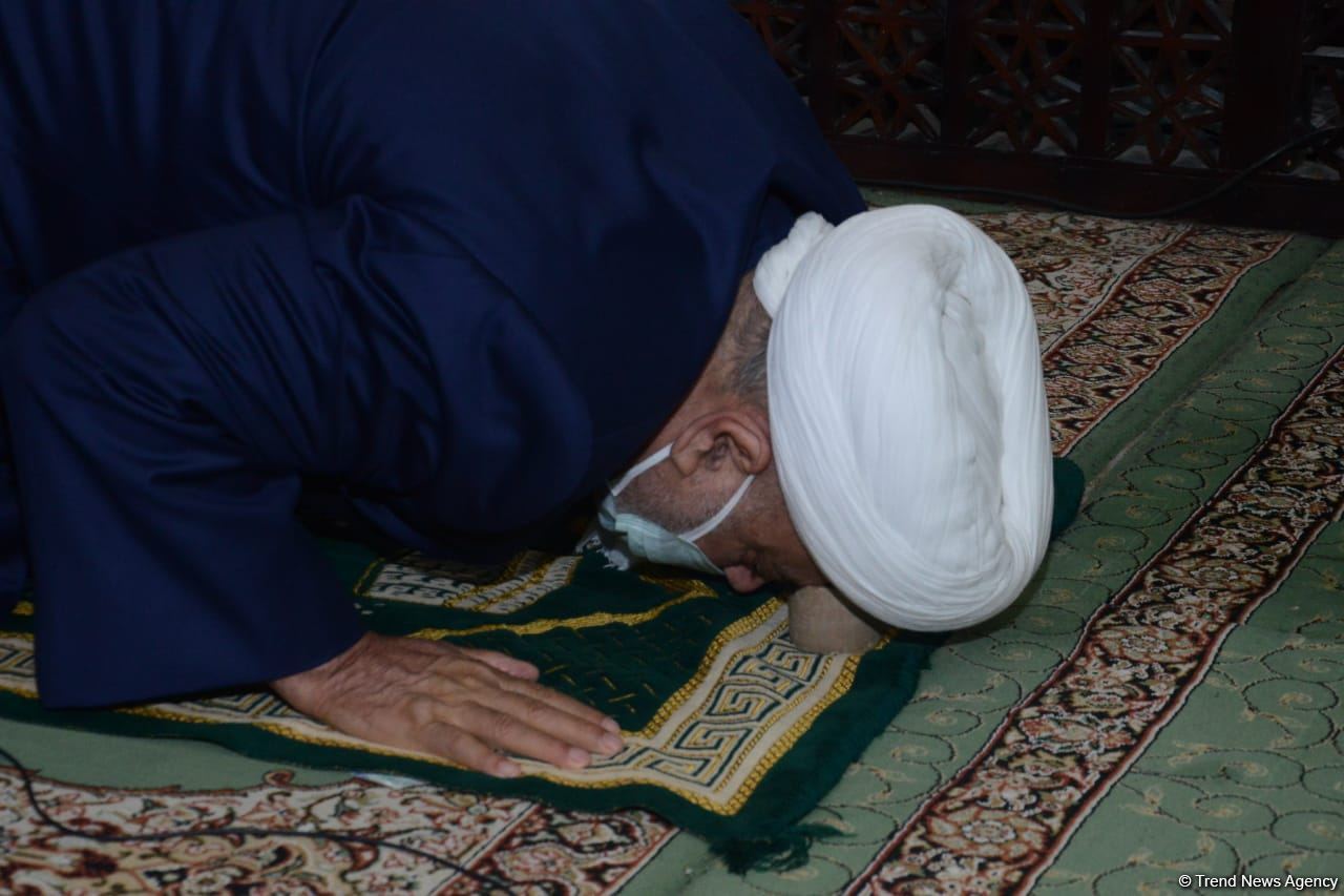 Festive prayer performed at Teze Pir mosque in Azerbaijan’s Baku (PHOTO)