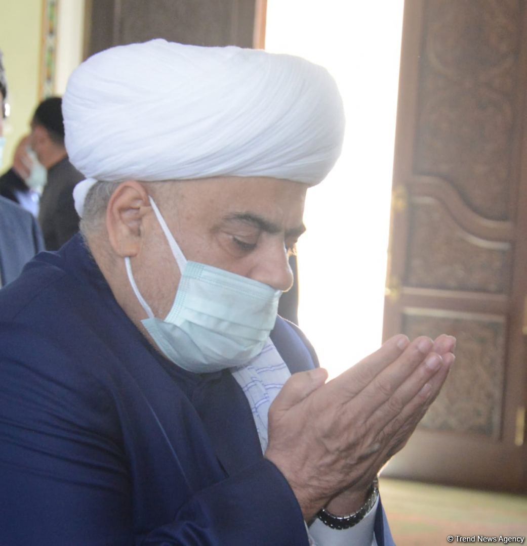 Festive prayer performed at Teze Pir mosque in Azerbaijan’s Baku (PHOTO)