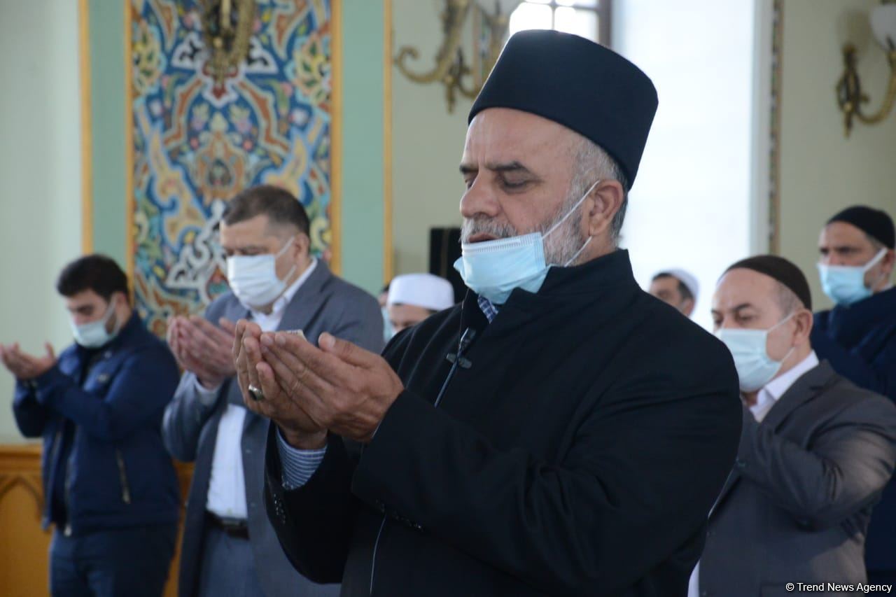 Festive prayer performed at Teze Pir mosque in Azerbaijan’s Baku (PHOTO)