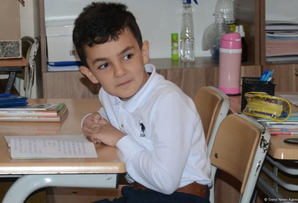 Azerbaijan partially resumes full-time lessons at schools in several cities and districts (PHOTO)