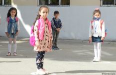 Azerbaijan partially resumes full-time lessons at schools in several cities and districts (PHOTO)