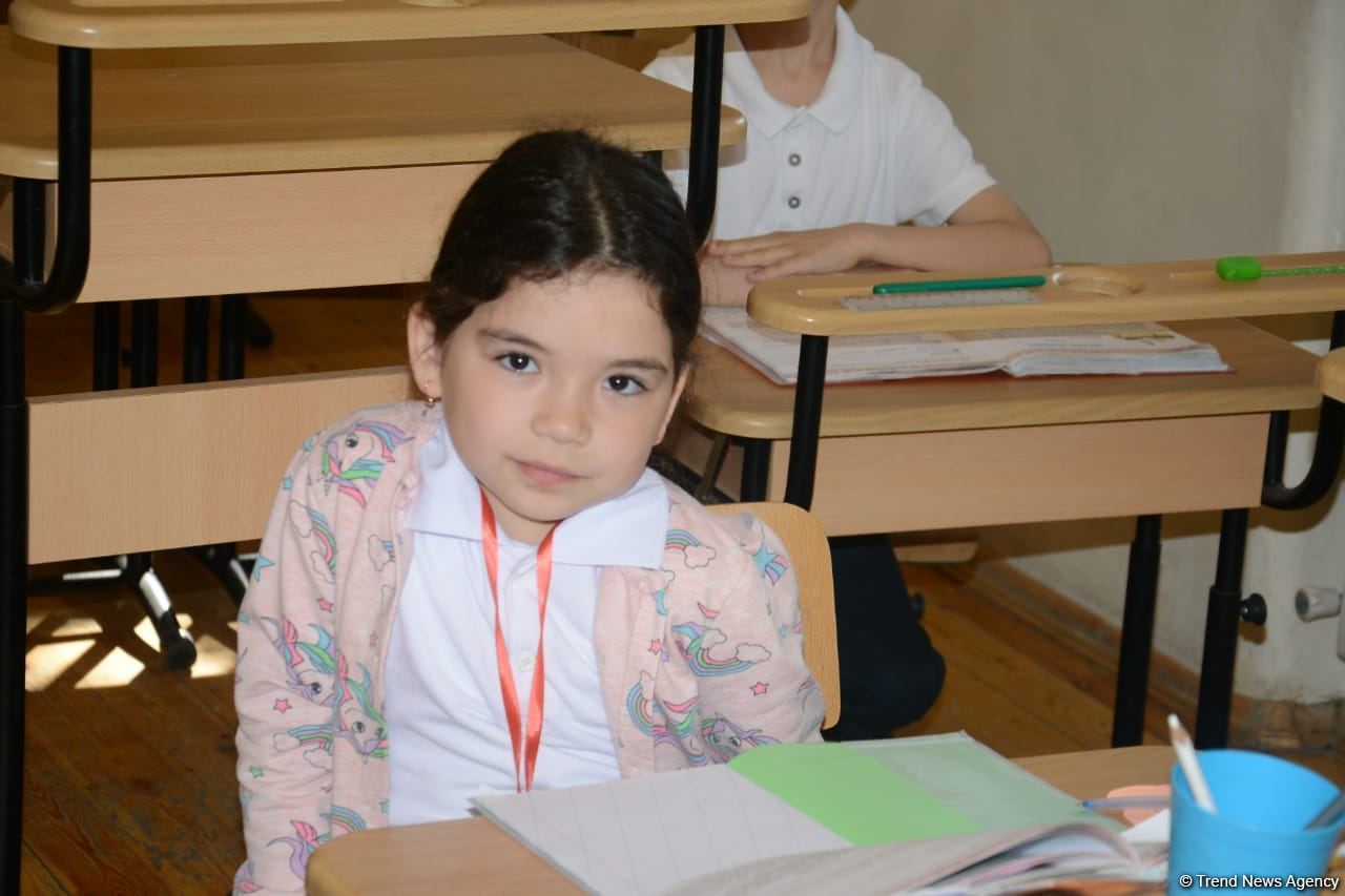 Azerbaijan partially resumes full-time lessons at schools in several cities and districts (PHOTO)