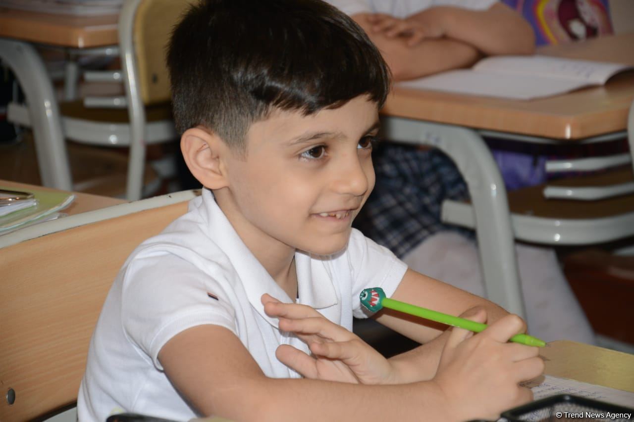 Azerbaijan partially resumes full-time lessons at schools in several cities and districts (PHOTO)