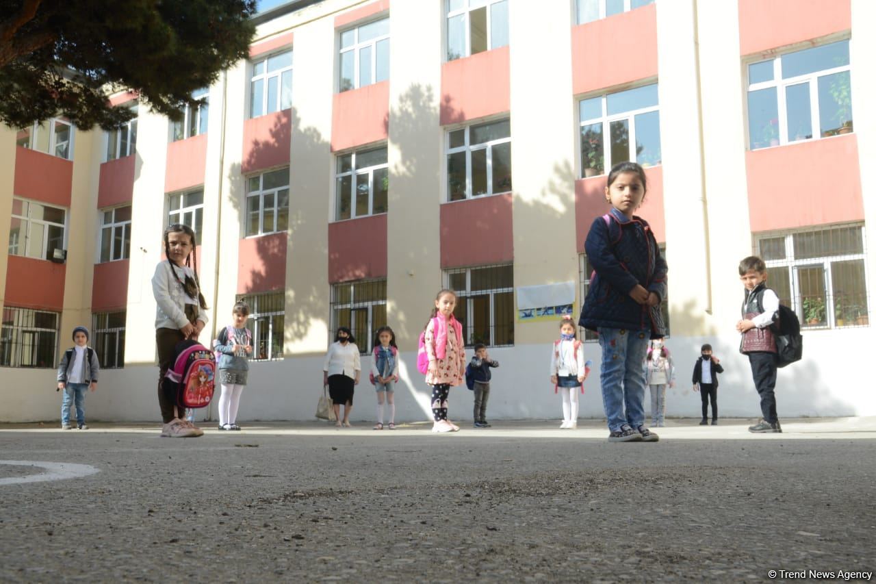 Azerbaijan partially resumes full-time lessons at schools in several cities and districts (PHOTO)