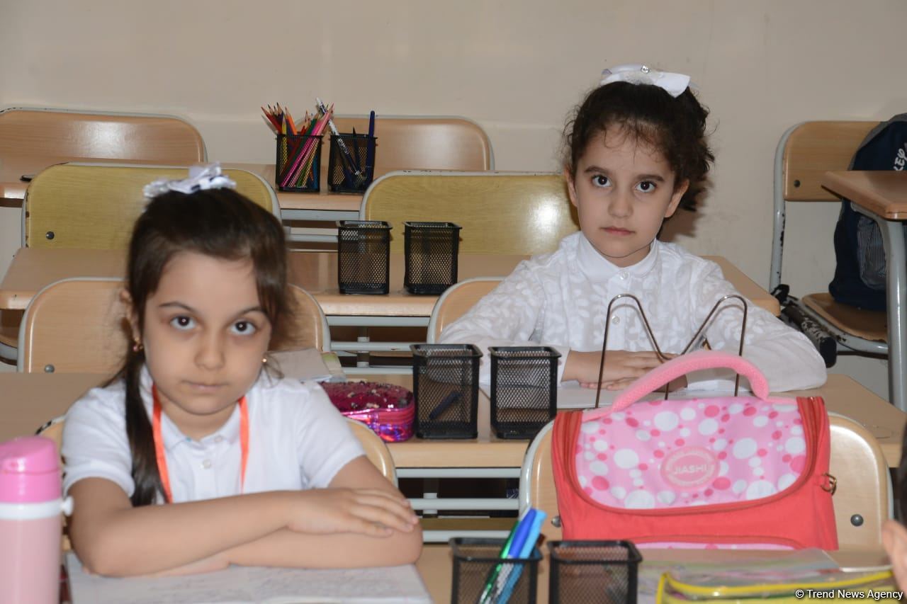 Azerbaijan partially resumes full-time lessons at schools in several cities and districts (PHOTO)