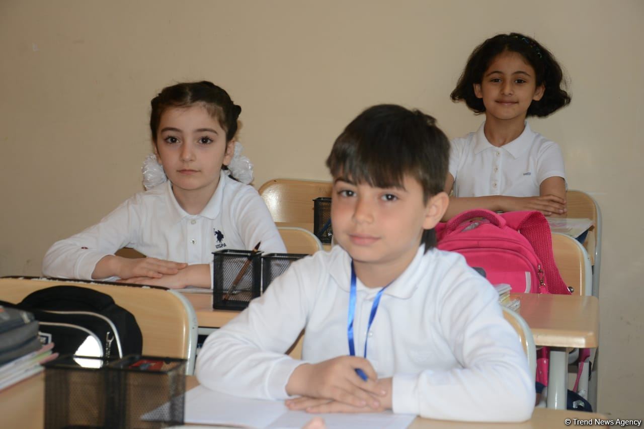 Azerbaijan partially resumes full-time lessons at schools in several cities and districts (PHOTO)