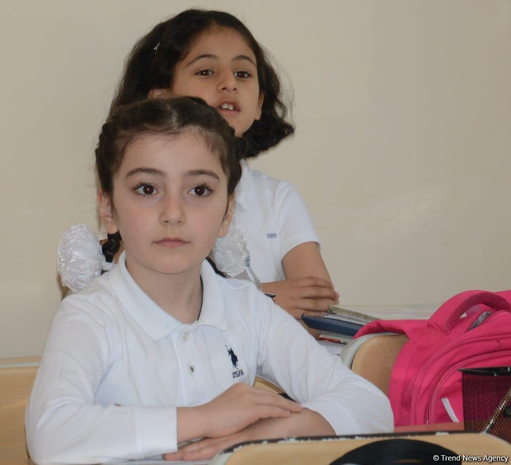 Azerbaijan partially resumes full-time lessons at schools in several cities and districts (PHOTO)