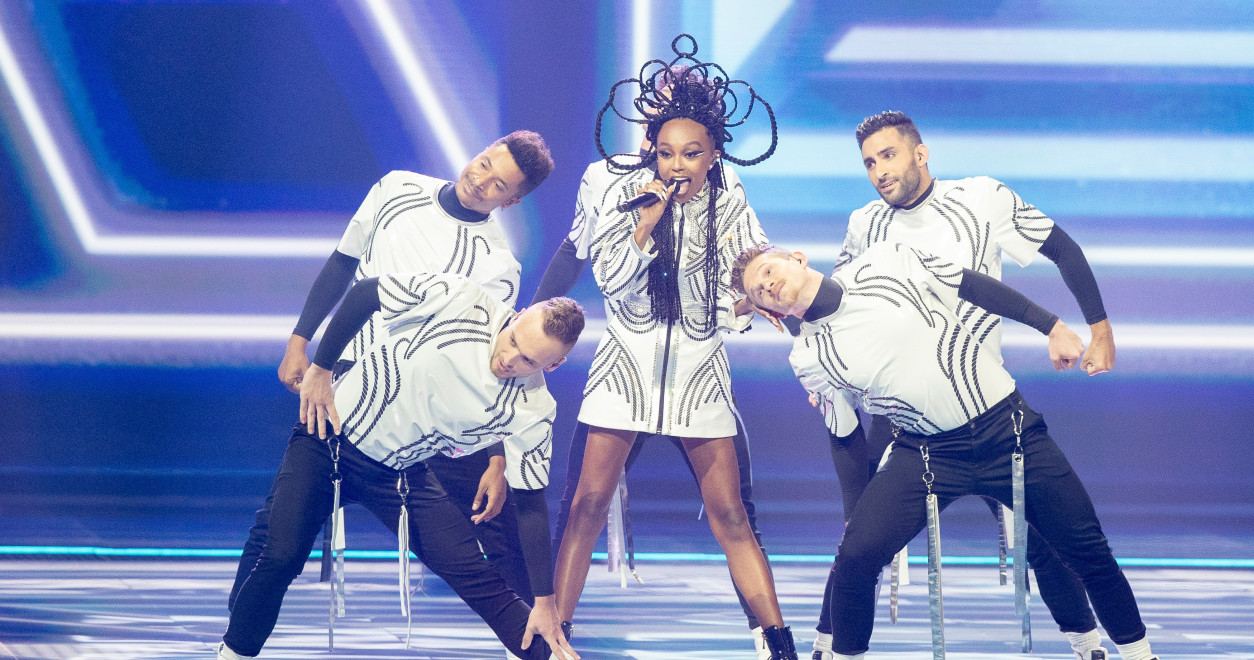 Azerbaijani contestant Samira Efendi proceeds into Eurovision final (PHOTO/VIDEO)