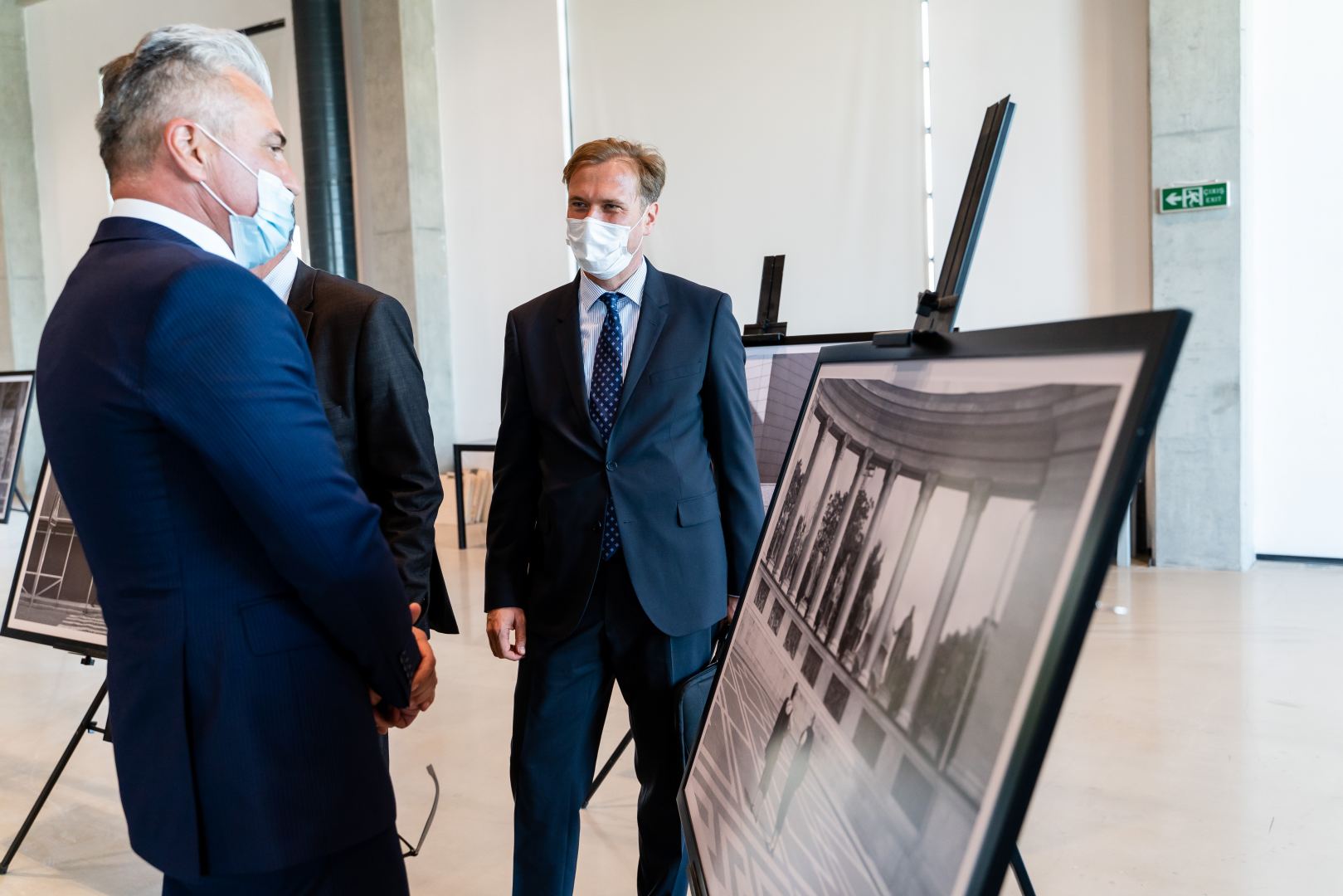 YARAT presents Homo Urbanus Europeanus photo exhibition within first int'l Baku Street Photo Festival (PHOTO)