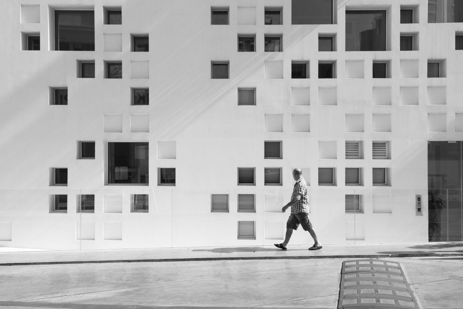 YARAT presents Homo Urbanus Europeanus photo exhibition within first int'l Baku Street Photo Festival (PHOTO)
